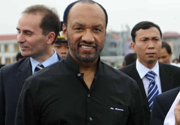 Chủ tịch AFC nghe báo cáo và cho tiền ảnh 1 Chủ tịch AFC nghe báo cáo và cho tiền ảnh 1