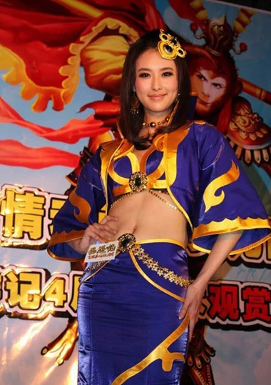 Siêu mẫu xe hơi trở lại sau scandal băng sex ảnh 1