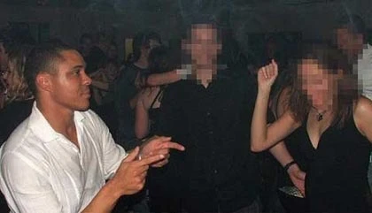 Tuổi thơ ác nghiệt của một cựu thám tử giết người ảnh 1