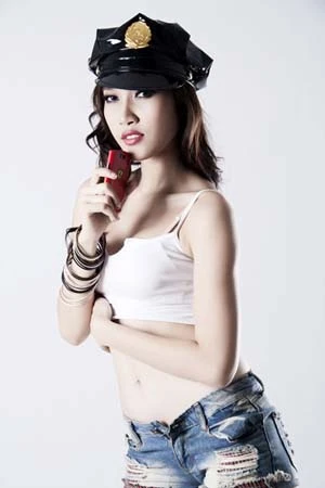 Điện thoại Ferrari trình làng với bộ ảnh 'hot' ảnh 6