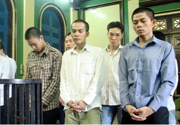 Trốn trại lại còn trộm cắp, án chồng án ảnh 1