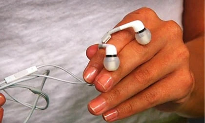 Apple có nguy cơ mất 3 triệu USD vì tai nghe của iPhone ảnh 1