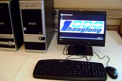 Một mẫu máy tính giá 4,6 triệu đồng được trưng bày tại Hà Nội chiều 15/4. (Ảnh: Thu Hường)