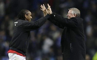 Ferguson trở thành HLV đầu tiên sáu lần vào bán kết Champions League. Ảnh: AP.