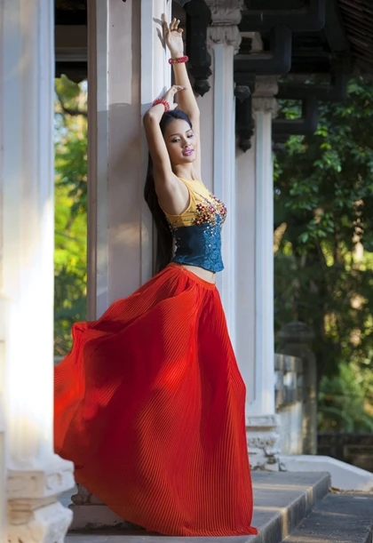 Hương Giang nền nã với áo yếm ảnh 8