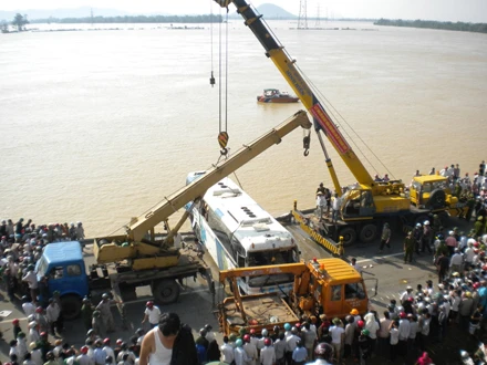 Tường thuật trực tiếp: Xử vụ xe khách bị lũ cuốn làm 19 người chết và 1 người mất tích ảnh 4