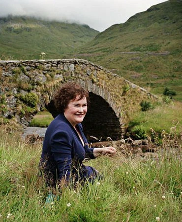 'Giọng ca xấu xí' ra album đầu tay ảnh 1