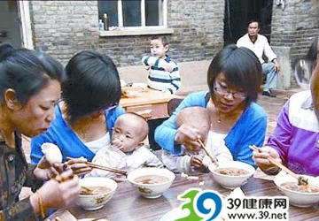 Gia tộc 10 đời sinh đôi ảnh 1