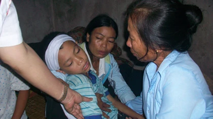 Dìn Ký Cầu Ngang nhận trách nhiệm về vụ chìm tàu nhà hàng làm 16 người chết ảnh 2 Dìn Ký Cầu Ngang nhận trách nhiệm về vụ chìm tàu nhà hàng làm 16 người chết ảnh 2