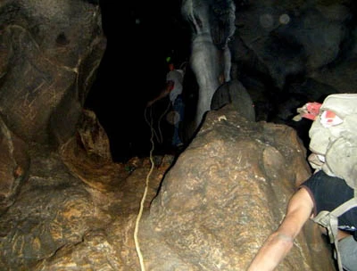 Cuộc gom xương rùng rợn và hành trình xuống cõi "âm ty" ảnh 2