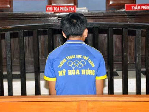 Một phút tò mò, học sinh lớp 10 phạm tội hiếp dâm ảnh 1