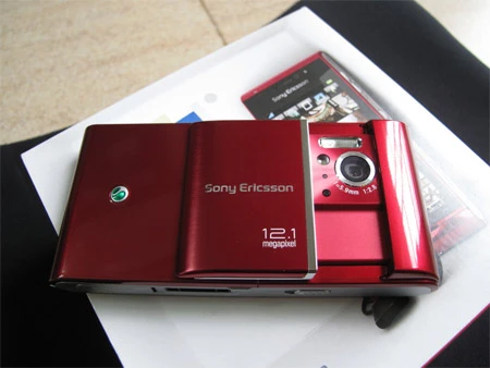Sony Ericsson Satio giá 15,5 triệu đồng ảnh 3