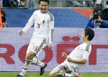 Kagawa tỏa sáng, Nhật Bản gây sốc tại Paris ảnh 1