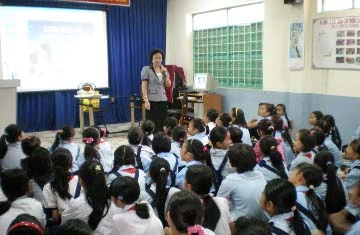 Bác sĩ “Tịt Tuốt” Lê Thúy Tươi: Nhiều phen đỏ mặt chuyện “súng đạn” ảnh 2