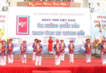 Ngày thơ ở Quảng Ngãi: Tổ quốc nhoài ra phía biển ảnh 1
