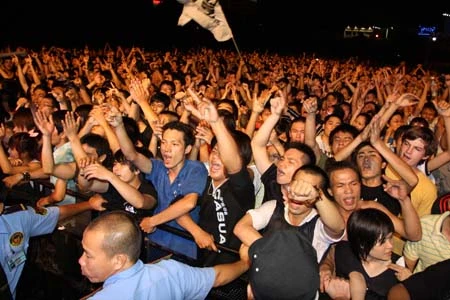 Chùm ảnh RockStorm 2010 tại TP.HCM ảnh 2