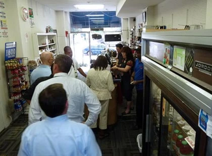 Người Mỹ "phát sốt" với giải xổ số 600 triệu USD ảnh 6