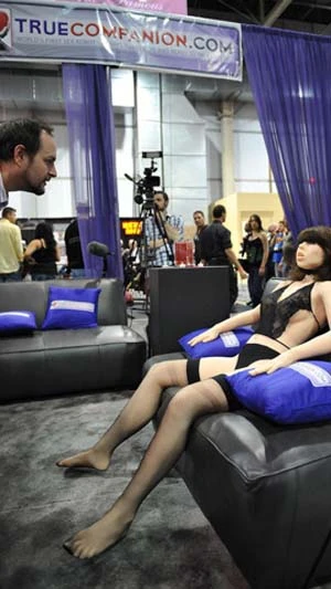 Người máy "sex" giá... 7000 USD ảnh 2