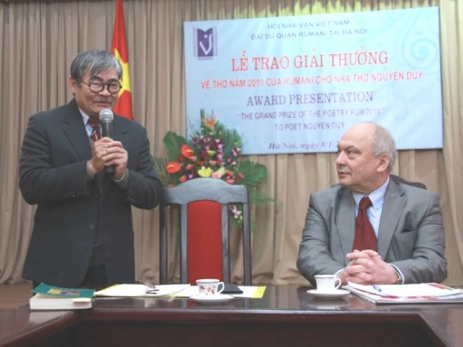 Nhà thơ Nguyễn Duy: Vẫn giã từ thơ dù nhận giải quốc tế ảnh 1