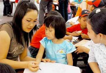 Mất niềm tin, dễ bị kích động ảnh 1