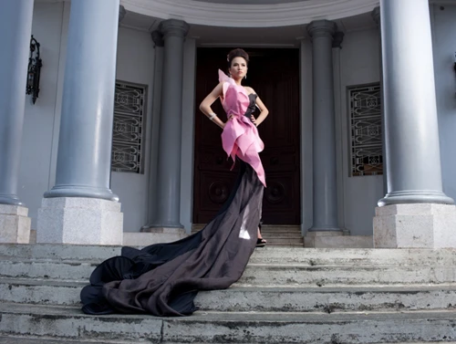 Hoa hậu Diễm Hương diện 9 váy dạ hội ảnh 5