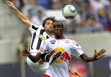 Juve thất bại trong ngày cuối của triều đại Zaccheroni ảnh 1