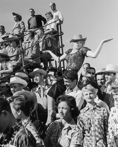 Công bố ảnh cực hiếm về "bom sex" Marilyn Monroe ảnh 9 Công bố ảnh cực hiếm về "bom sex" Marilyn Monroe ảnh 9