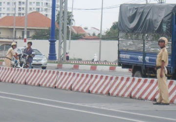 TP.HCM: Nhiều CSGT không mang bảng tên khi làm nhiệm vụ ảnh 1