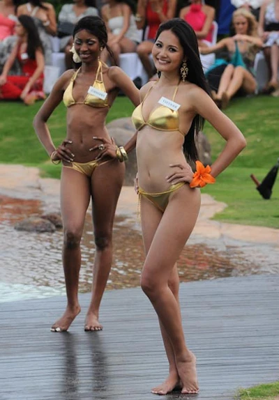 Chùm ảnh Hương Giang tự tin trình diễn áo tắm ảnh 4