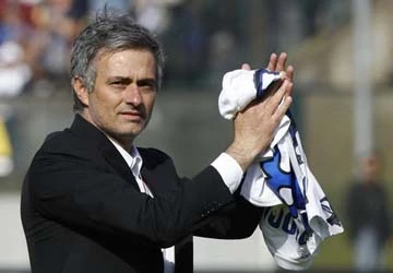 Dư âm Scudetto của Inter: Nước mắt Mourinho ảnh 1