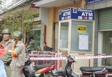 Vụ HS bị điện trụ ATM giật chết: Điện bị rò rỉ từ nhiều tháng nay? ảnh 1