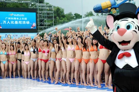 1.940 phụ nữ mặc bikini mong lập kỷ lục thế giới ảnh 4