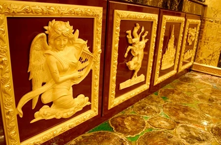 Khách sạn có bồn tắm, bồn cầu bằng vàng nguyên chất ảnh 2