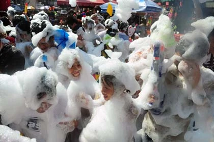 Tưng bừng Tết té nước ở Thái Lan ảnh 19