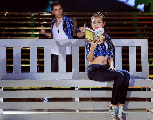 Vân Trang khoe thân hình đẹp và... rời BNHV ảnh 1