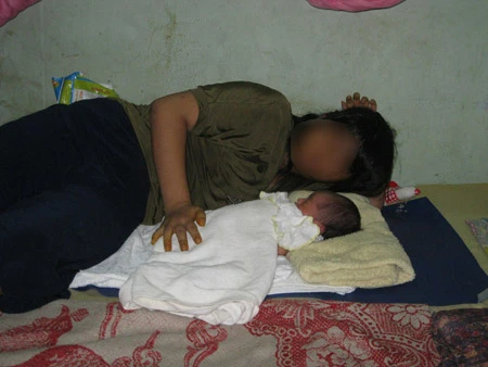 Nữ sinh tự đẻ rồi bỏ con vào bụi cỏ ảnh 1 Nữ sinh tự đẻ rồi bỏ con vào bụi cỏ ảnh 1