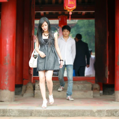 Hot girl Xuân Mai dạo phố phường Hà Nội ảnh 6 Hot girl Xuân Mai dạo phố phường Hà Nội ảnh 6