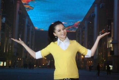 Từ Nhược Tuyên là một trong 100 ngôi sao tham gia video clip giới thiệu ca khúc chính thức của Olympic Bắc Kinh 2008.