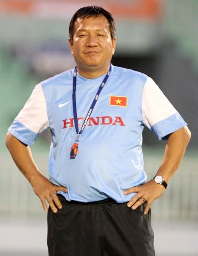 HLV Hoàng Văn Phúc 'hỏi Mourinho' cách thắng Wenger ảnh 1 HLV Hoàng Văn Phúc 'hỏi Mourinho' cách thắng Wenger ảnh 1