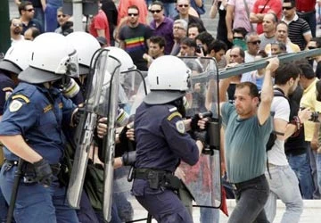 Biểu tình ở Hy Lạp, ba người chết ảnh 1