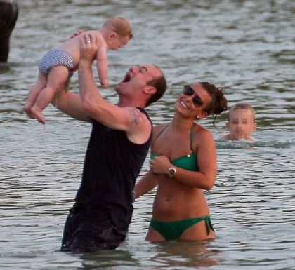 Rooney bị chế nhạo chỉ là kẻ “đổ vỏ” ảnh 1