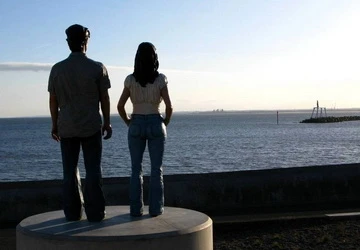 Thuê người yêu đi chơi Valentine, bị đánh ghen tơi tả ảnh 1