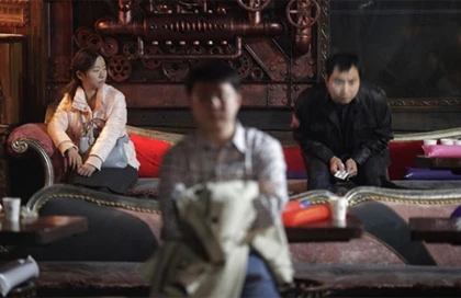 Những cặp vợ chồng cô độc trong ngày độc thân ảnh 1