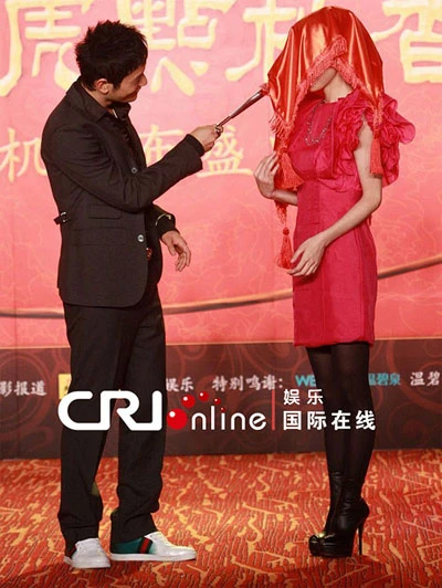 Huỳnh Hiểu Minh "động phòng hoa chúc" ảnh 1