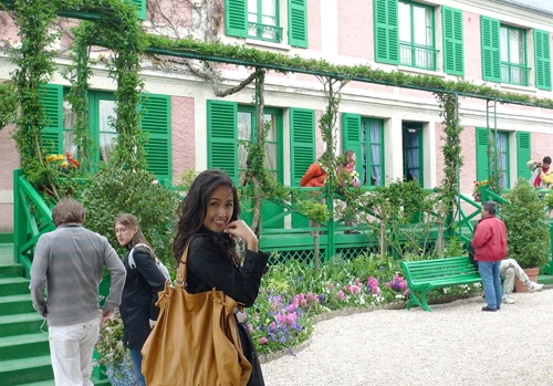 Mai Phương Thúy nhí nhảnh ở châu Âu ảnh 7