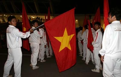 Khai mạc SEA Games 25 nhìn từ... phía "đằng sau" ảnh 2