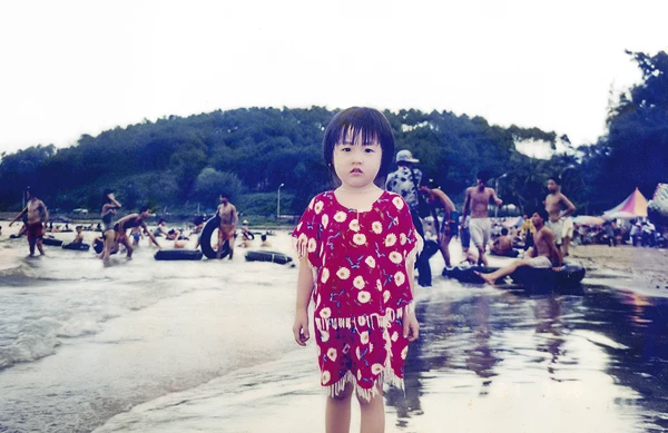 Á hậu Dương Tú Anh bụ bẫm từ bé ảnh 1