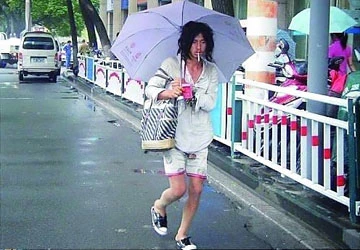 Chàng ăn mày nổi tiếng gây chú ý để tìm người yêu ảnh 1