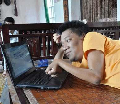 Nghị lực phi thường của người đàn ông nằm liệt giường hơn 30 năm ảnh 2