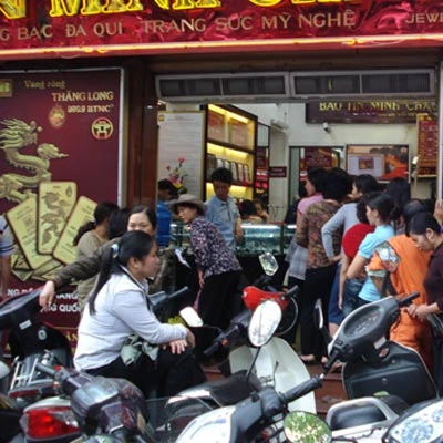 Chen nhau bán vàng ảnh 1